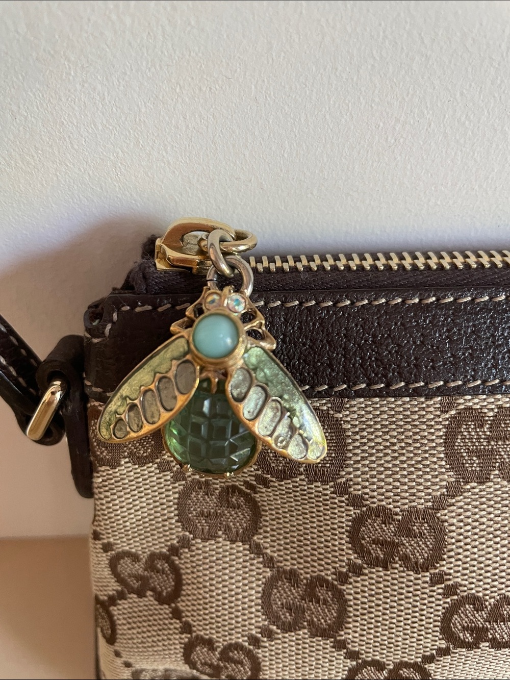 Gucci Beige Brown GG Canvas Wristlet with Leather Trim and Bumblebee Charm - Picture 4 of 11
